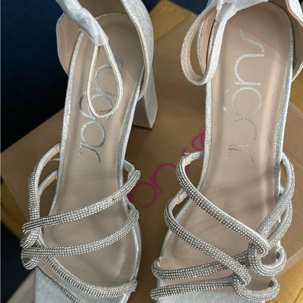 Silver and rhinestone heels 👠